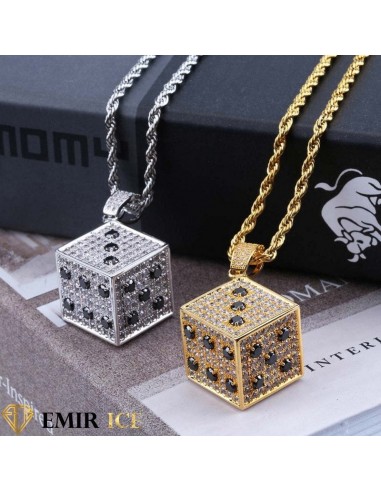 COLLIER PENDENTIF DÉ™ : Symbole de chance plus qu'un jeu 